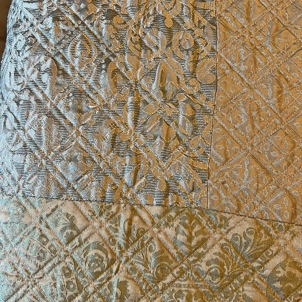 Coverlet: Vintage High-end Queen Bed Cover—Double Diamond Quilting!